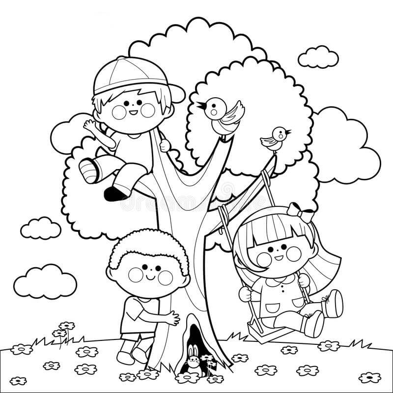 أطفال يلعبون على شجرة تلوين