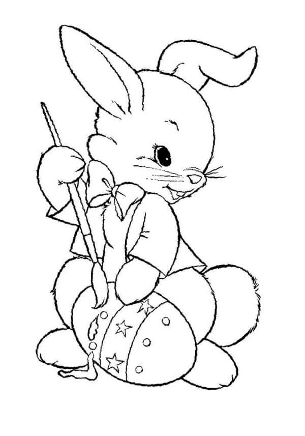 طلاء بيض عيد الفصح بالفرشاة تلوين